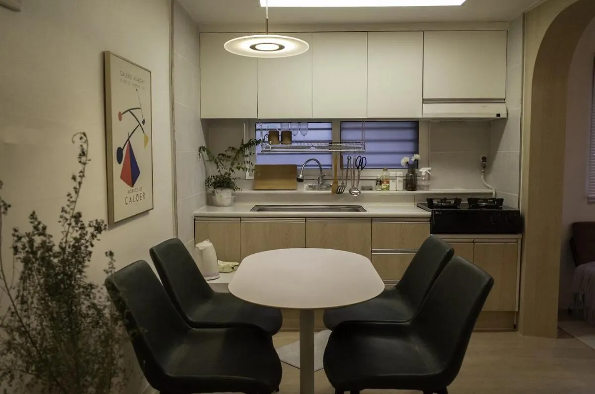 32 Hongdae Station 30 Sec 3 Room Lovey House Beam 서울특별시 아파트