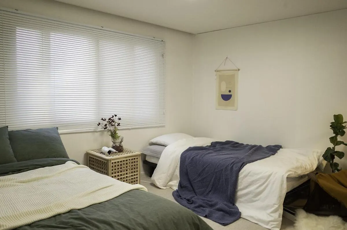 32 Hongdae Station 30 Sec 3 Room Lovey House Beam 서울특별시