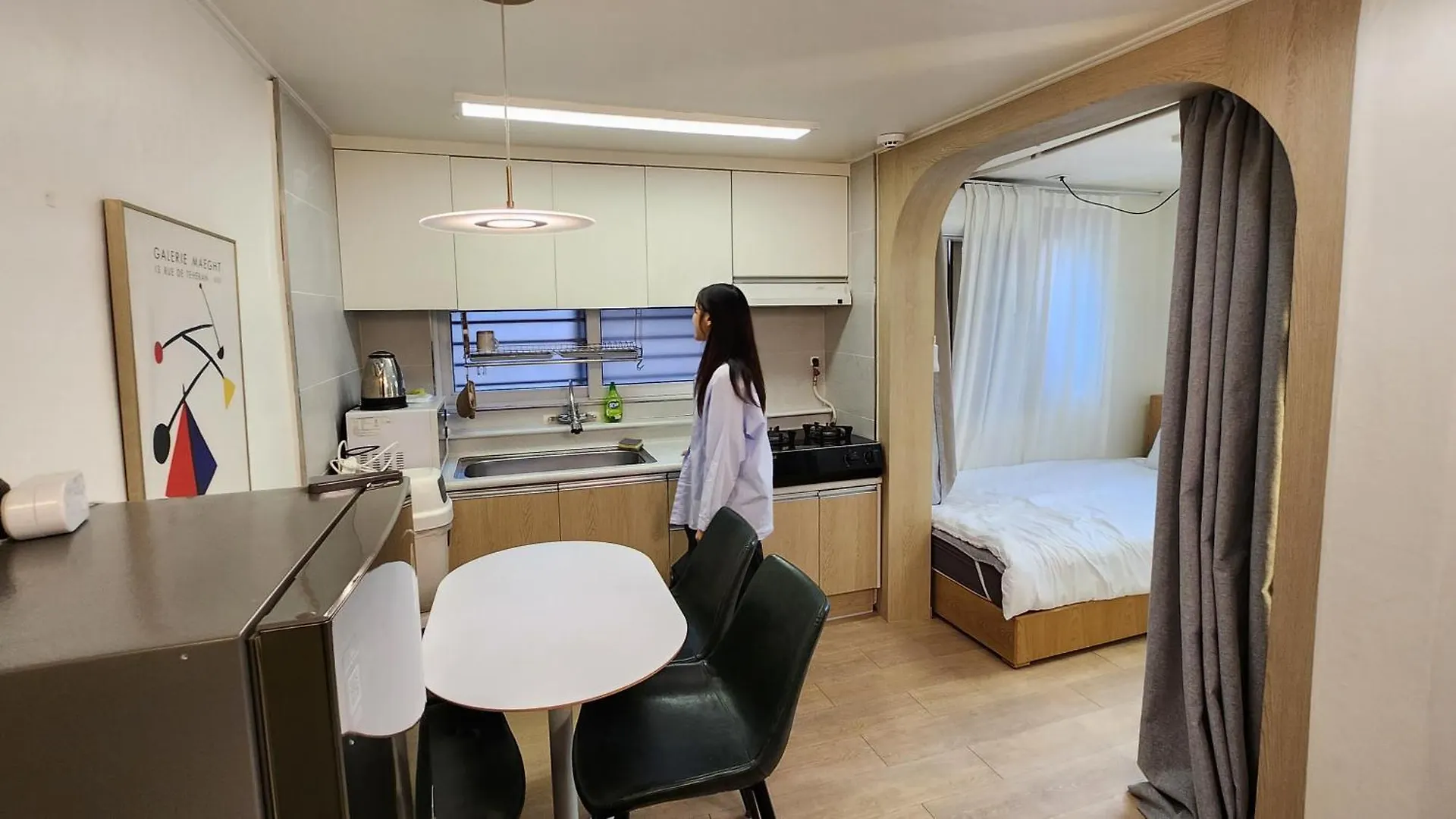 32 Hongdae Station 30 Sec 3 Room Lovey House Beam 서울특별시 아파트